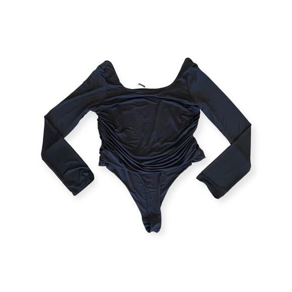 PrettyLittleThing Black Slinky Ruched Long Sleeve Square Neck Bodysuit - Picture 6 of 7